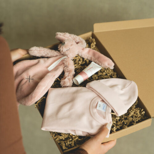 Kraamcadeau brievenbus Giftbox knuffeldoekje - meisjes