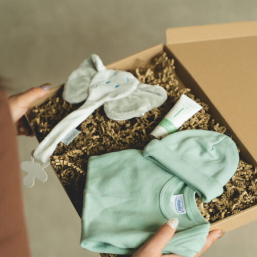 Neutraal kraamcadeau in giftbox met speendoekje