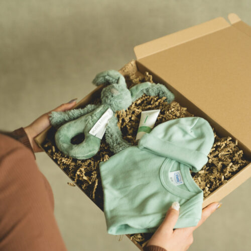 Neutraal Kraamcadeau Brievenbus Giftbox Rammelaar