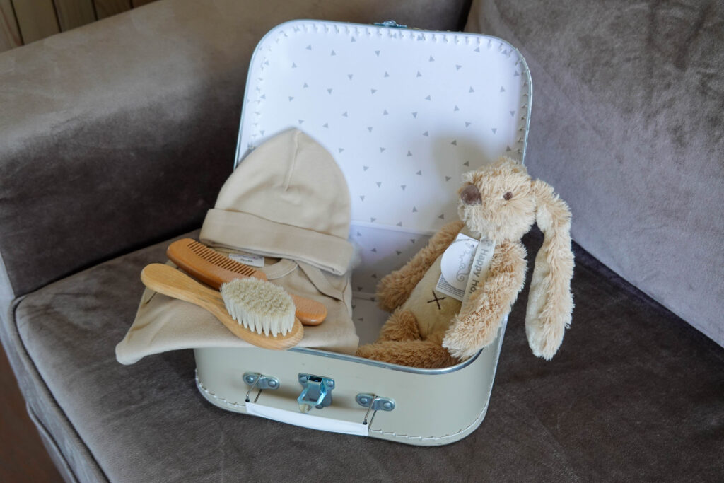 Kraamcadeau set voor baby - Kinderkoffer met naam beige