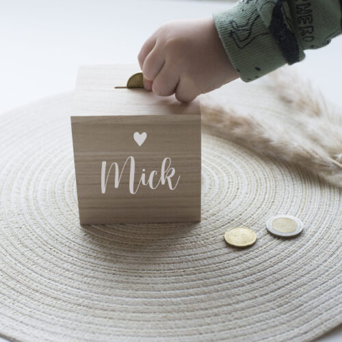 Alternative view of Houten spaarpot met naam